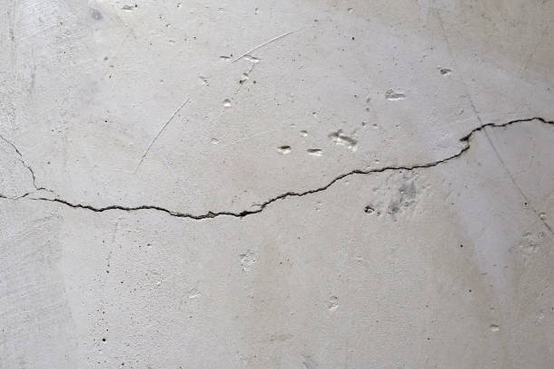 istock crack in an old concrete wall 1139048674