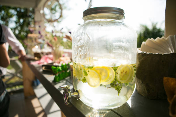 istock Bank of lemonade with sliced citrus 1139051129
