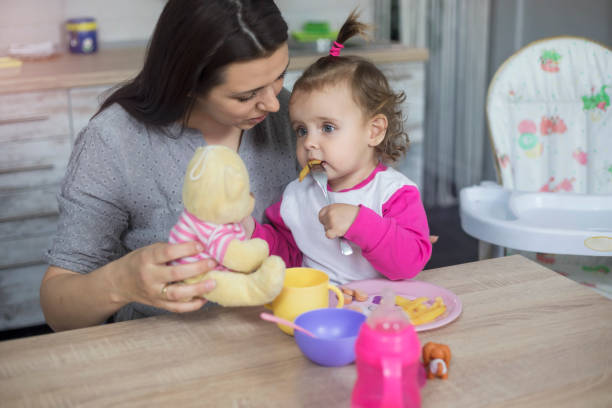 istock Breakfast with baby daughter 1139059553