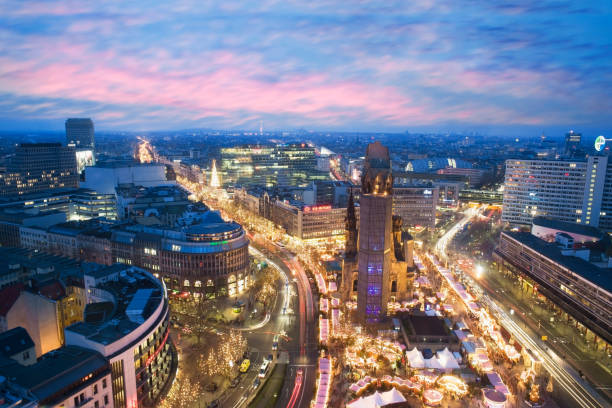 kaiser wilhelm church and christmas markets at dusk - european culture spirituality traditional culture famous place imagens e fotografias de stock