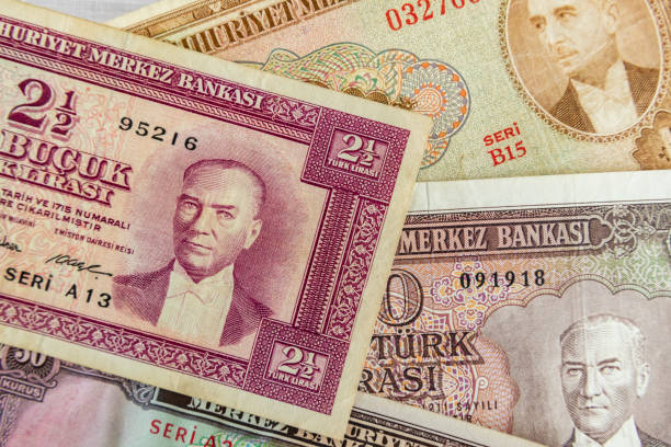 istock close up old turkish lira banknotes 1139090494