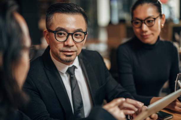 istock Business people sitting in restaurant 1139091439