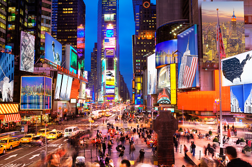 Iconos de Nueva York en Times Square al atardecer photo