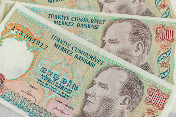 istock close up old turkish lira banknotes 1139093237