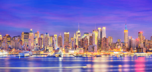 istock Panoramic view of Manhattan Midtown at dusk 1139097154