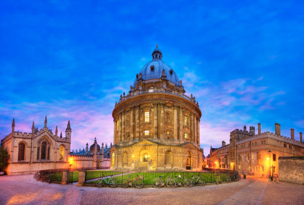 Elevated view of Radcliffe Camera Elevated view of Radcliffe Camera, Bodleian Library, Oxford University, Oxford, Oxfordshire, England, UK. oxford university photos stock pictures, royalty-free photos & images