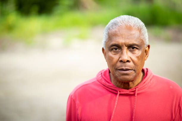 hombre negro senior grave - mental illness energy people men fotografías e imágenes de stock