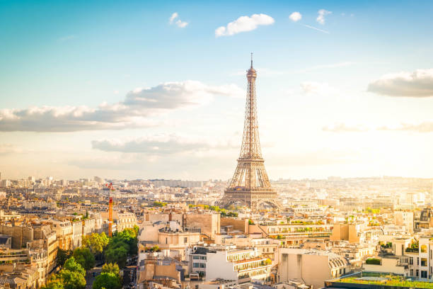 istock eiffel tour and Paris cityscape 1139122836