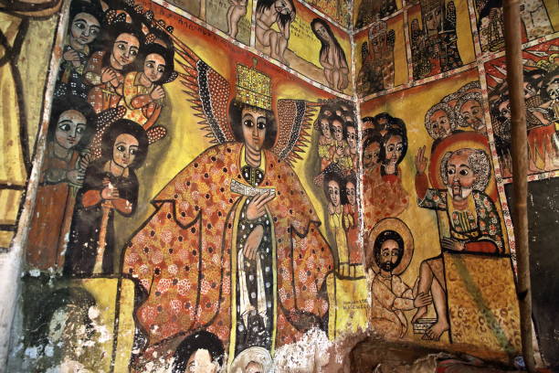 ikonographische szenen und wandmalereien in der kirche von maryam papasetti - ethiopian people stock-fotos und bilder