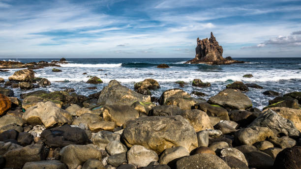 istock Waves on the rocky coast 1139133294