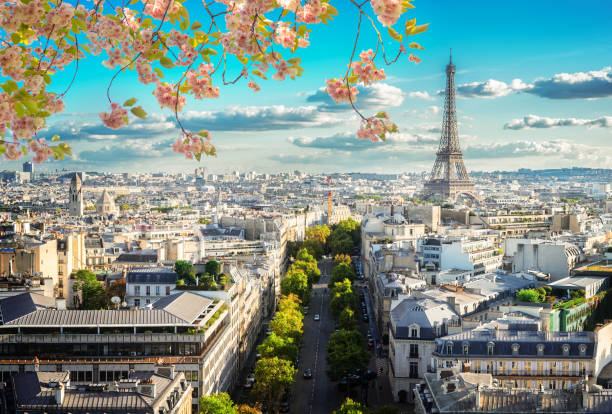 istock eiffel tour and Paris cityscape 1139151142