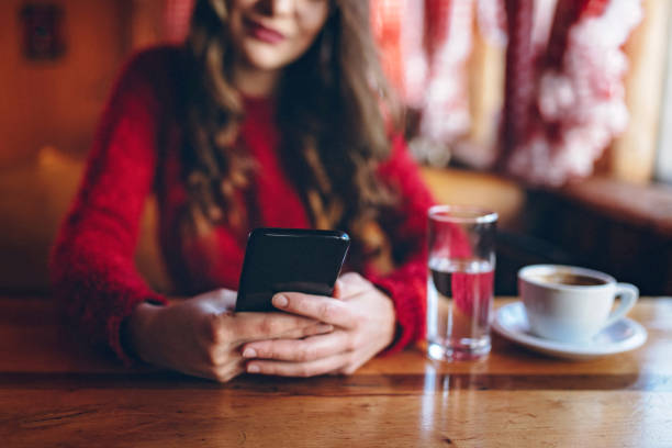 istock Beautiful girl texting in cafe 1139161668