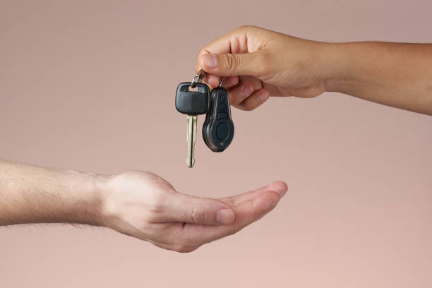 istock Hand receiving car keys 1139205105