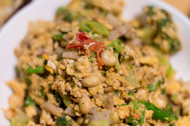 istock Stir fry Scramble egg and tomatoes/soy beans/broccolies 1139240254