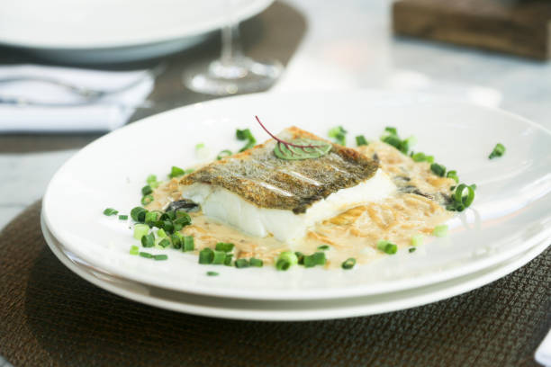 白身魚の切り身 - prepared fish tilapia fillet seafood ストックフォトと画像