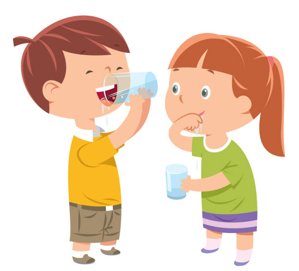 stockillustraties, clipart, cartoons en iconen met kleine jongen en meisje drinkt water - drinkwater