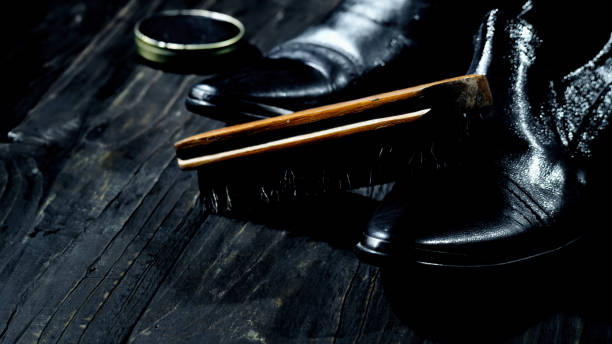 istock Polishing shoes 1139251675