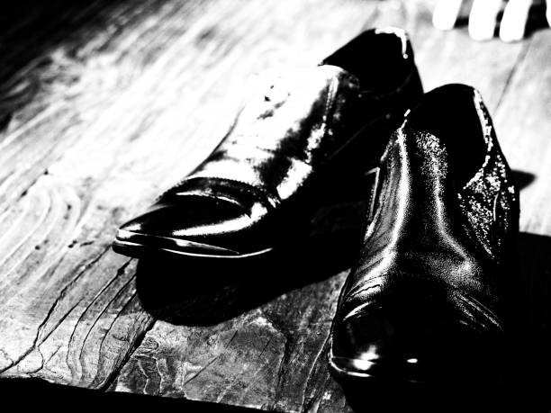 istock Polishing shoes 1139251699