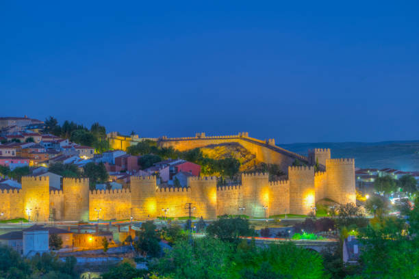 istock Sunset view of Avila from los cuatro postes viewpoint, Spain 1139257771