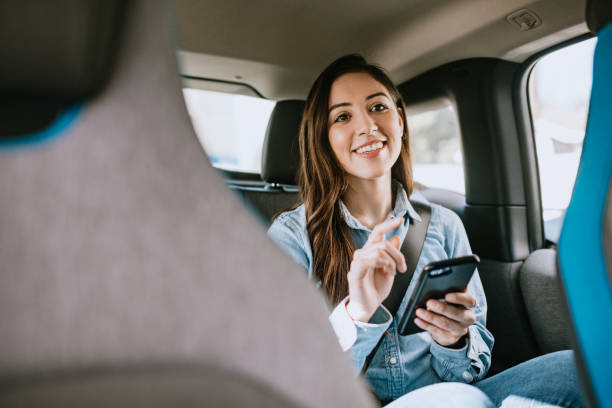 woman in car rideshare in city of los angeles - taxi imagens e fotografias de stock