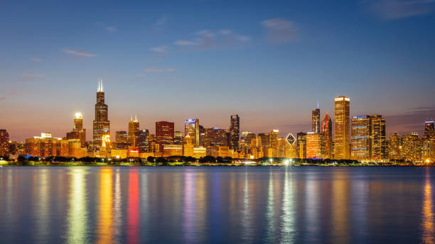 chicago skyline panorama lake michigan reflections at night - chicago illinois lake hancock building stock-fotos und bilder