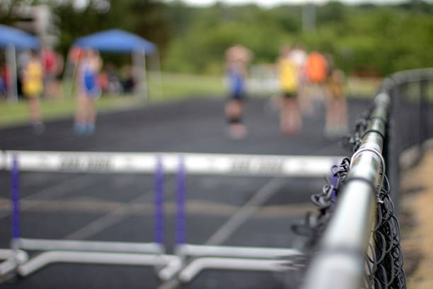 궤도 및 현장 심지어 다시 지상 - hurdling usa hurdle track event 뉴스 사진 이미지