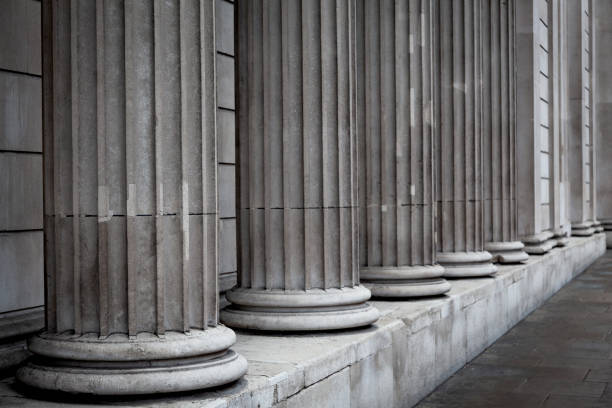 row of columns - column base strength courthouse imagens e fotografias de stock