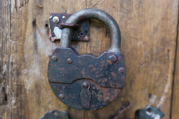 istock Old rusty lock on wooden door. Vintage. 1139295829