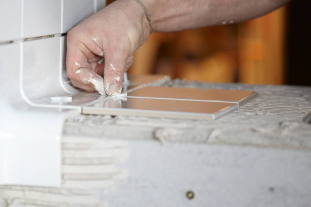 istock Man Tiling New Shop Counter With Unusual Ceramic Tile 1139329447