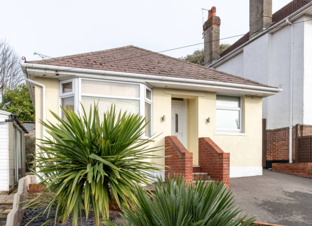 istock Typical 1960's UK Bungalow 1139335292