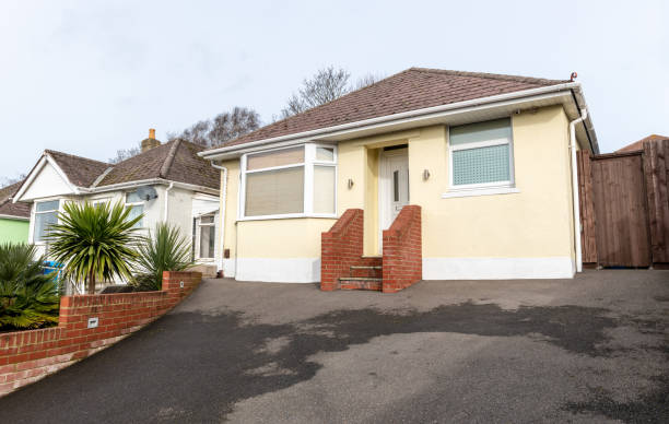 istock Typical 1960's UK Bungalow 1139335293