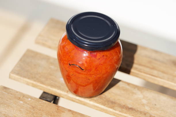 유리 항아리에 토마토 페이스트 - tomato sauce jar 뉴스 사진 이미지