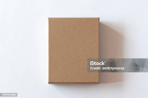 Blank Closed Carton Box Packaging - Fotografias de stock e mais imagens de Caixa - Caixa, Caixa de Papelão, Castanho