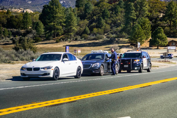 cars stopped by the police on the right side of the road - rules of the road imagens e fotografias de stock