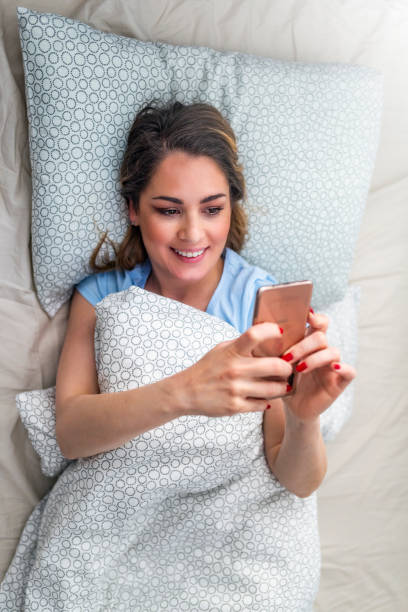 istock Responding to the call of her social network 1139450630