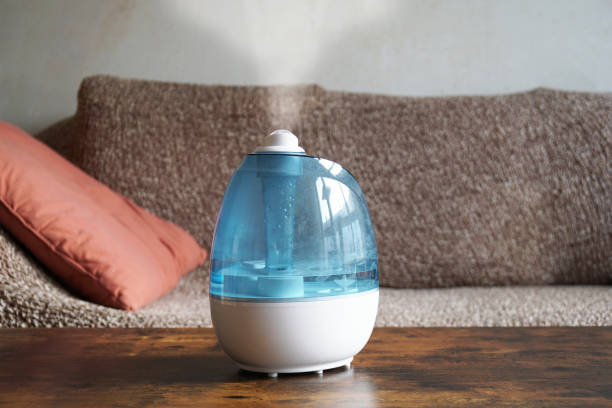 humidificador o mejorador de aire en la sala de estar - humidifier steam home interior appliance fotografías e imágenes de stock