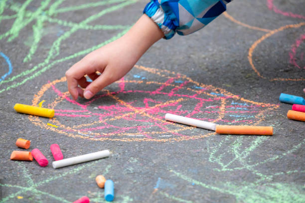 istock Outdoor, kid, floor, chalk, graffiti 1139454025