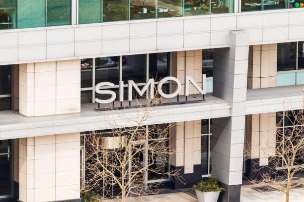 indianapolis: circa march 2019: simon property group world headquarters. spg is a commercial real estate investment trust (reit) i - real world imagens e fotografias de stock