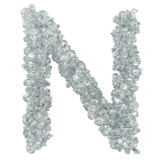 алмазный шрифт, буква n из бриллиантов. 3d-рендеринг изолирован на белом фоне - alphabet letter n three dimensional shape glass стоковые фото и изображения