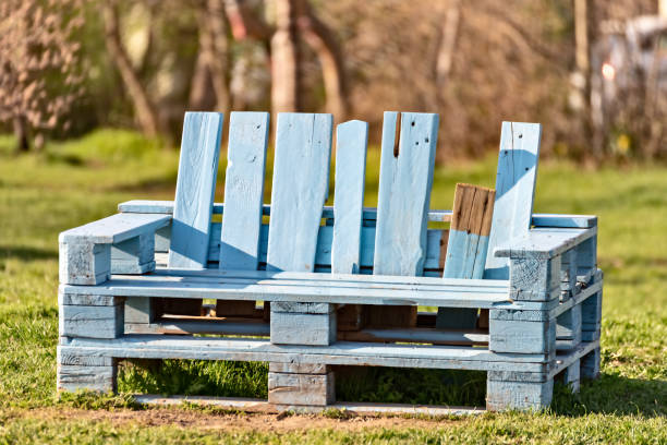 istock Defective park bench made of euro pallets 1139503645