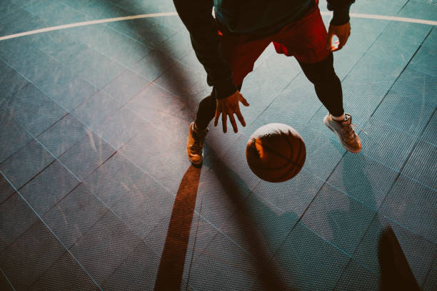 basketball player in action - basketball basketball player shoe sports clothing imagens e fotografias de stock