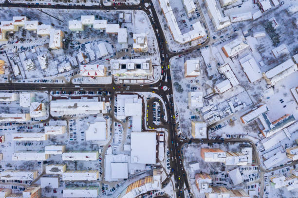 istock Above view of traffic in winter 1139517311