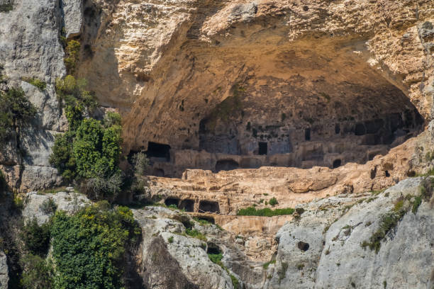 Caves were used as hide-outs by Byzantines and Arabs. Cava Grande del Cassibile Natural Reserve, Siracusa, Sicily, Italy. It has one of Europeâs biggest canyon, dug by the river Cassabile through majestic mountains and filling emerald water lakes and waterfalls. las cuevas fueron usadas como escondites por bizantinos y árabes. reserva natural de cava grande del cassibile, siracusa, sicilia, italia. tiene uno de europeâs cañón más grande, excavado por el río cassabile a través de montañas majestuosas y llen