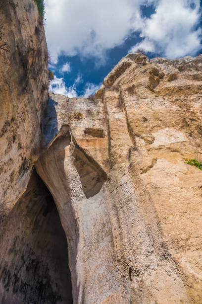 The Ear of Dionysius (Orecchio di Dionisio) a limestone cave carved in ancient times in Syracuse (Siracusa), a historic city on the island of Sicily, Italy. Notable for its rich Greek history, culture, amphitheatres, architecture. la oreja de dionysius (orecchio di dionisio) una cueva de piedra caliza tallada en la antigüedad en siracusa (siracusa), una ciudad histórica en la isla de sicilia, italia. notable por su rica historia griega, la cultura, los anfiteatros, la arquitectura
