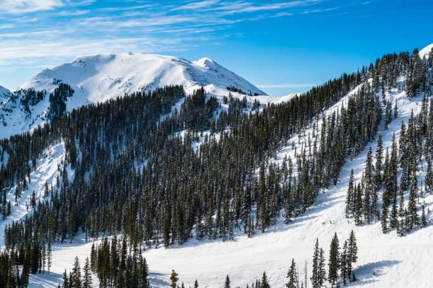 kachina peak taos new mexico tal hinauf zum peak - taos stock-fotos und bilder