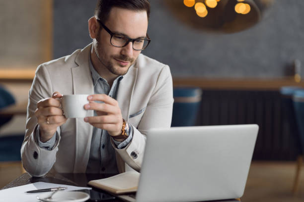 istock Young businessman using laptop on a coffee break in a cafe 1139551716