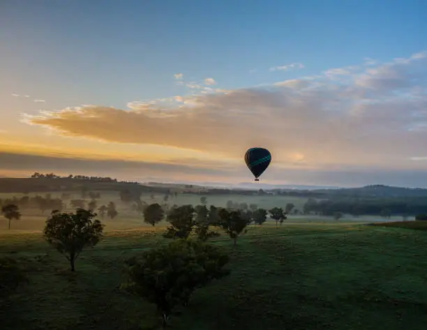 hot air balloning over the hunter valley nsw australia