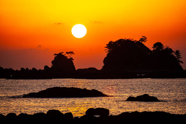 istock Sunset over the other side of the rock 1139586241