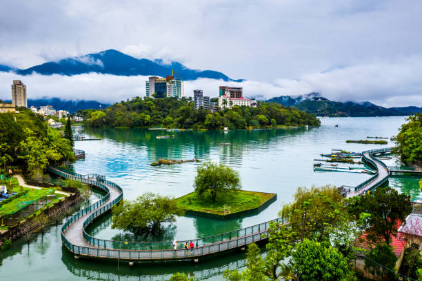 sun moon lake en nantou, taiwán, vista aérea sun moon lake. - sun moon lake fotografías e imágenes de stock