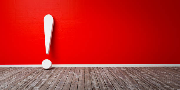 punto esclamativo bianco su pavimento in legno e parete in cemento 3d illustration warning concept - attention sign foto e immagini stock